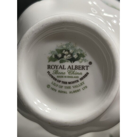 Royal Albert Flower of the Month "Lily of the Valley - May" Teacup & Saucer Set - Picture 6 of 11